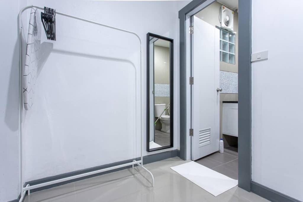 P1 Silom Pan Large Room Full Kitchen Wifi 4-6Pax Bangkok Bagian luar foto