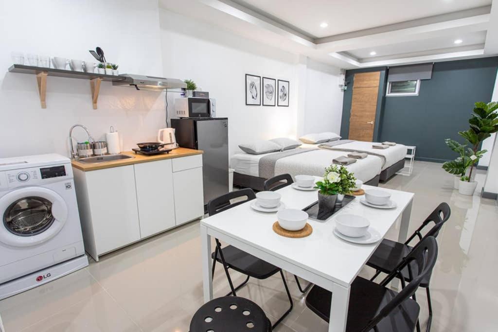 P1 Silom Pan Large Room Full Kitchen Wifi 4-6Pax Bangkok Bagian luar foto