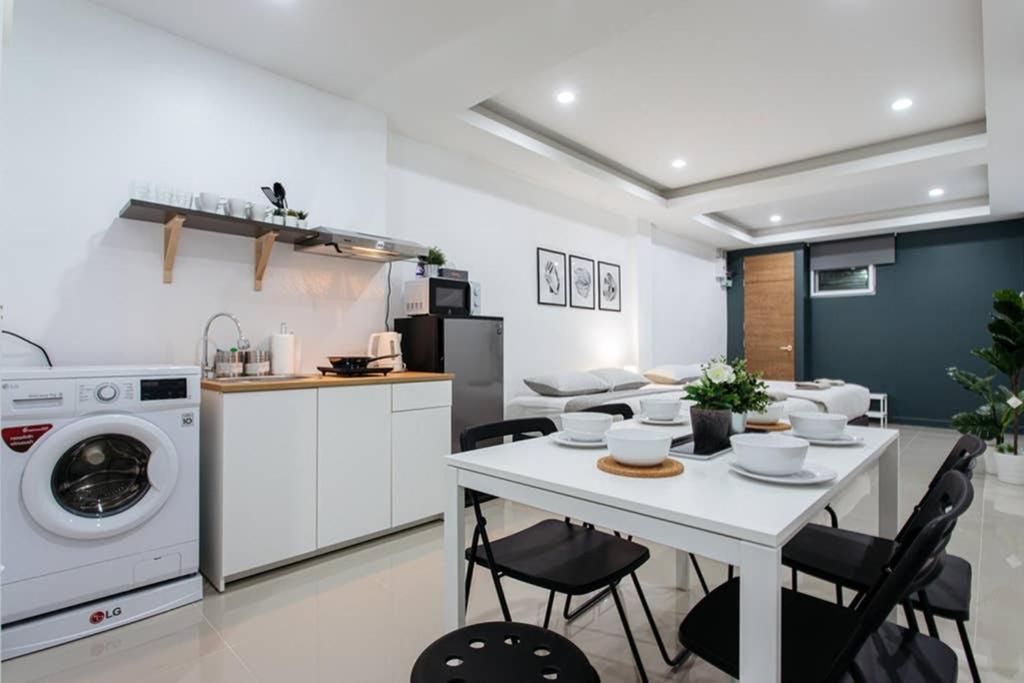 P1 Silom Pan Large Room Full Kitchen Wifi 4-6Pax Bangkok Bagian luar foto
